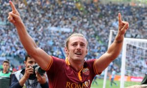 roma-lazio-2-0-federico-balzaretti-dedica-gol-curva-sud