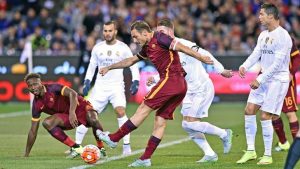 epa04851737 Francesco Totti of AS Roma fires a shot during the match 1 between Real Madrid and AS Roma of the International Champions Cup, at the MCG in Melbourne, Australia, 18 July 2015. EPA/JOE CASTRO AUSTRALIA AND NEW ZEALAND OUT