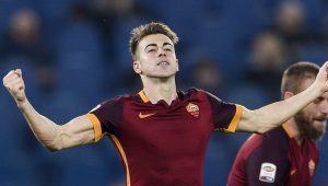 Roma's Italian forward Stephan El Shaarawy celebrates after scoring during the Italian Serie A football match between AS Roma and Frosinone at Rome's Olympic stadium on January 30, 2016. / AFP / ANDREAS SOLARO (Photo credit should read ANDREAS SOLARO/AFP/Getty Images)