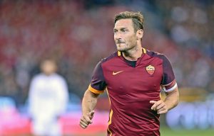 epa04851731 Francesco Totti of AS Roma during the match 1 between Real Madrid and AS Roma of the International Champions Cup, at the MCG in Melbourne, Australia, 18 July 2015. EPA/JOE CASTRO AUSTRALIA AND NEW ZEALAND OUT