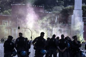 BIG-lazio-roma-scontri-polizia-derby-4