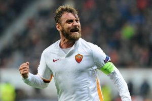 de-rossi-esulta-roma-away-champions-league-ottobre-2015-ifa