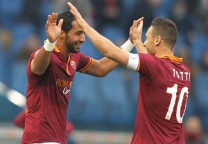 mehdi-benatia-francesco-totti-roma_14tbq0jz4ris61k3xh84zyf81f