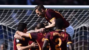 Roma's midfielder from Belgium Radja Nainggolan (hidden) celebrates with teammates after scoring during the Italian Serie A football match AS Roma vs Napoli on April 25, 2016 at the Olympic Stadium in Rome. AFP PHOTO / FILIPPO MONTEFORTE / AFP / FILIPPO MONTEFORTE (Photo credit should read FILIPPO MONTEFORTE/AFP/Getty Images)