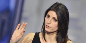 La candidata sindaco di Roma del Movimento 5 Stelle, Virginia Raggi, ospite del programma Rai "Porta a porta", condotto da Bruno Vespa, Roma, 01 marzo 2016. ANSA/GIORGIO ONORATI